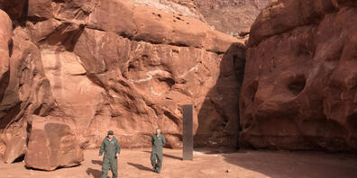 HANDOUT - In einer entlegenen Gegend des US-Bundesstaates Utah war am 23. November ein Metall-Monolith gefunden worden. Foto: Utah Department Of Public Safety/PA Media/dpa - ACHTUNG: Nur zur redaktionellen Verwendung im Zusammenhang mit der aktuel...
