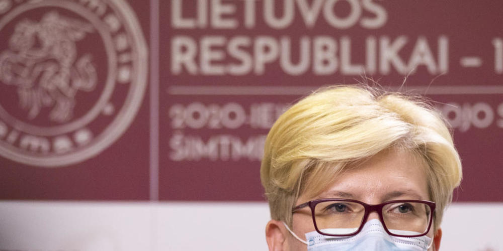 Litauens Ministerpräsidentin Ingrida Simonyte trägt Mund-Nasen-Schutz. Das Land verzeichnet einen rapiden Anstieg der Corona-Zahlen. Foto: Mindaugas Kulbis/AP/dpa