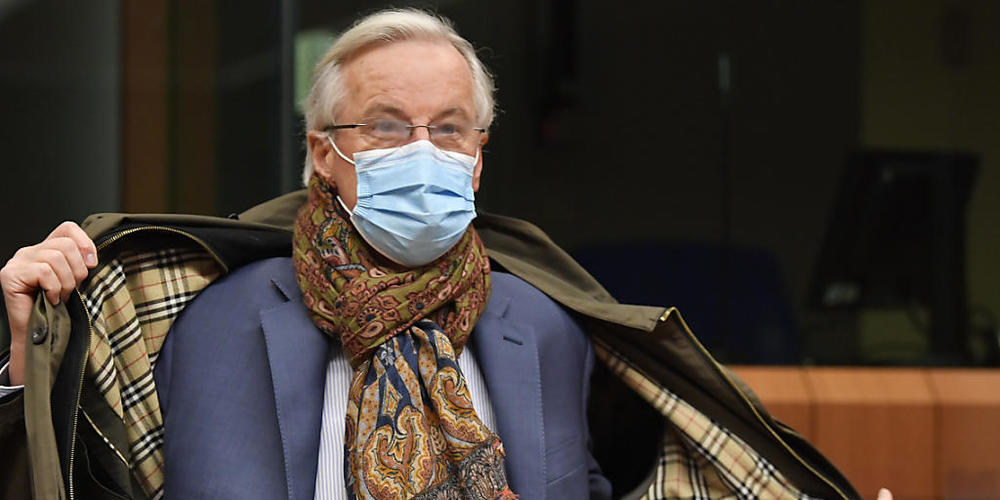 dpatopbilder - Michel Barnier, Chefunterhändler der Europäischen Union für den Brexit, trägt eine schützende Gesichtsmaske, als er im Gebäude des Europäischen Rates eintrifft, um die EU-Botschafter über die Brexit-Verhandlungen zu informieren. Fot...
