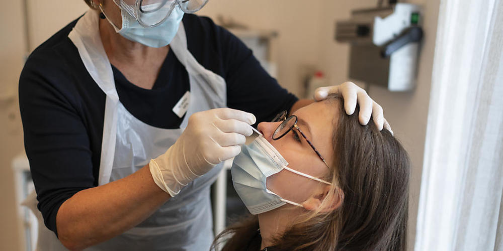 Im südlichen Teil des Kantons Graubünden werden am Wochenende die ersten Flächentests der Schweiz auf das Coronavirus durchgeführt (Themenbild).