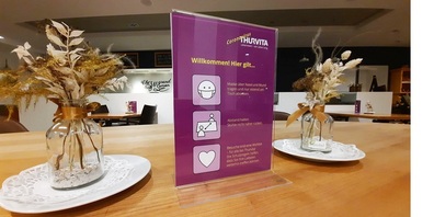 Besuche sind eine Wohltat – für alle bei Thurvita. Die Schutzregeln helfen, dass sich die Bewohnenden und ihre Angehörigen weiterhin treffen können.