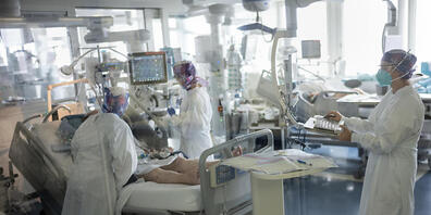 In der vergangenen Woche lagen in der Schweiz weniger Covid-19-Patienten auf einer Intensivstation. (Archivbild)