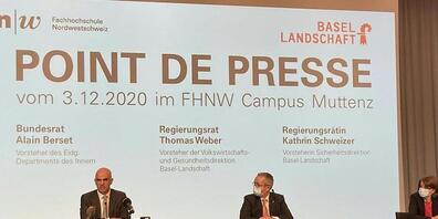 Bundesrat Alain Berset zusammen mit den Baselbieter Regierungsräten Thomas Weber und Kathrin Schweizer.