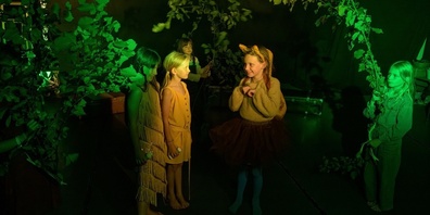 In der Theaterfabrik erarbeiten Kinder gemeinsam ein Theaterstück. (Archivbild)