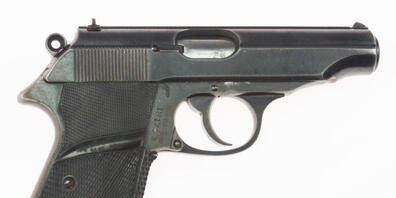 HANDOUT - Eine halbautomatische Pistole von Typ Walther PP. Foto: Juliens Auktionen/PA Media/dpa - ACHTUNG: Nur zur redaktionellen Verwendung im Zusammenhang mit der aktuellen Berichterstattung und nur mit vollständiger Nennung des vorstehenden Cr...
