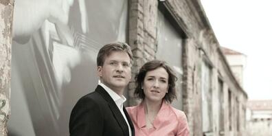 Vilija Poskute und Tomas Daukantas spielen vierhändig zugunsten von Kindern, die von seltenen Krankheiten betroffen und deshalb von der Corona-Krise gleich mehrfach geschlagen sind. (Pressebild)