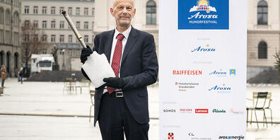 Koch nahm die Arosa Humorschaufel aus "reinstem Aroser Eis" am Bellevue in Zürich entgegen.