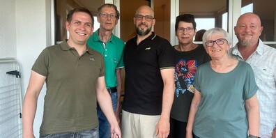 Neu zusammengesetzter Vorstand der SVP Au-Heerbrugg mit dem alten Präsident Marcel Adolf (1.v.l.) und dem neuen Präsident Manuel Cadonau (3.v.l.)