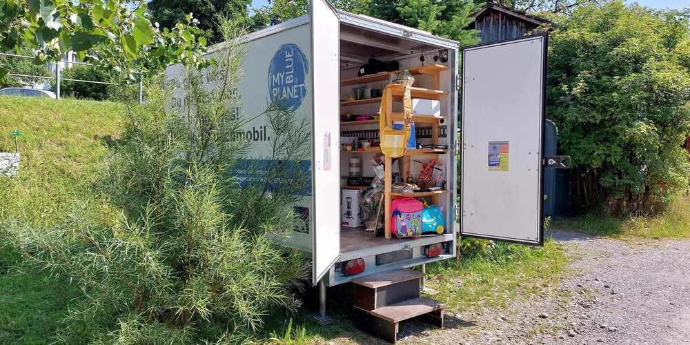 Alle sind eingeladen, nicht mehr benötigte Gegenstände im Tauschmobil zu deponieren oder dort entdeckte Objekte kostenlos mitzunehmen. 