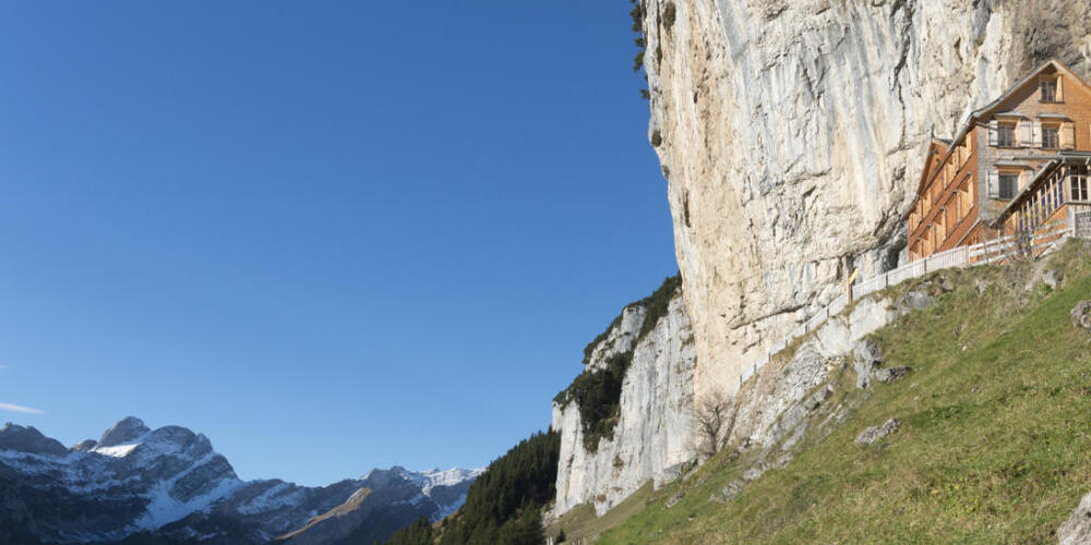 Das Appenzellerland soll künftig touristisch einheitlich vermarktet werden. Im Bild zu sehen ist das bei Touristen beliebte Berggasthaus Äscher. (Archivbild)