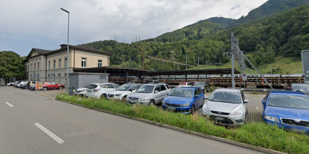 Bald bargeldlos: Parkplätze am Bahnhof Ziegelbrücke.