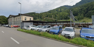 Bald bargeldlos: Parkplätze am Bahnhof Ziegelbrücke.