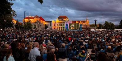 Auf dem Zürcher Sechseläutenplatz wird Jacques Offenbachs «Les Contes d’Hoffmann» live übertragen