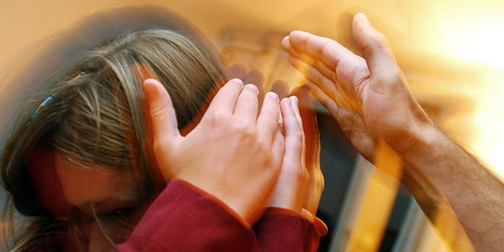 Lässt sich der Schutz von Kindern gegen Gewalt in der Erziehung gesetzlich regeln? Der Nationalrat hat beim Bund einen Bericht bestellt. (Symbolbild)
