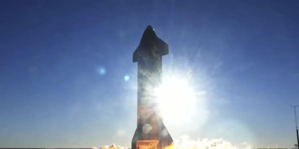 Eine Test-Rakete von SpaceX ist in der Nacht auf Donnerstag bei der Landung explodiert - die Verantwortlichen zogen dennoch ein positives Fazit. (Archivbild vom Start)