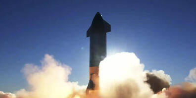 dpatopbilder - HANDOUT - Dieses von SpaceX zur Verfügung gestellte Videostandbild zeigt neue Rakete der Raumfahrt-Firma SpaceX beim Start. Die Rakete ist nach einem Testflug bei der Landung explodiert. Foto: Uncredited/SpaceX/AP/dpa - ACHTUNG: Nur...