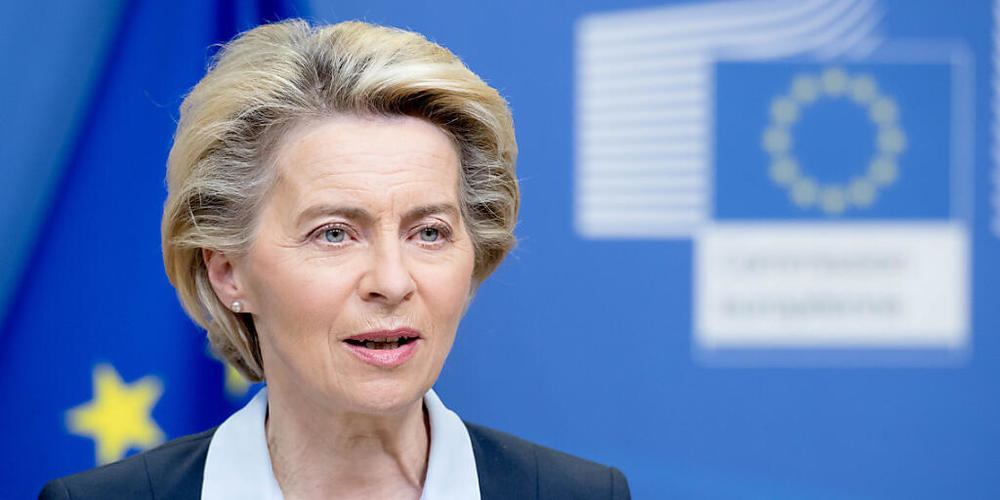 HANDOUT - Ursula von der Leyen (CDU), Präsidentin der Europäischen Kommission, gibt im EU-Hauptquartier in Brüssel eine Presseerklärung ab. Foto: Etienne Ansotte/European Commission/dpa - ACHTUNG: Nur zur redaktionellen Verwendung und nur mit voll...