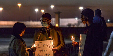 Menschen protestieren gegen die Hinrichtung von Brandon Bernard. Foto: Austen Leake/The Tribune-Star/AP/dpa