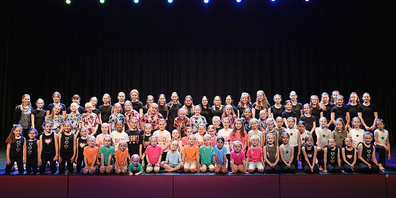 Begeisterte Kinder und Jugendliche bei der Tanzshow.