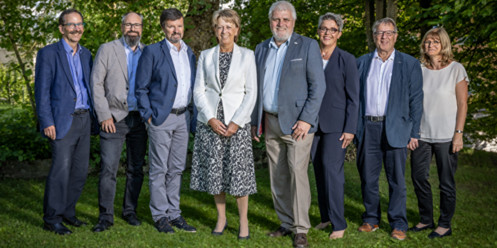 Der aktuelle Gemeinderat Wangen-Brüttisellen (v.l.n.r.): Claude Dougoud (Finanzen/Soziales), Marco Gamma (Hochbau/Planung), Martin Kull (Tiefbau/Sicherheit), Gemeindepräsidentin Marlis Dürst (Präsidiales/Kultur), Uwe Betz-Moser (Bildung), Ruth Dettwiler (Liegenschaften/Umwelt), René Zimmermann (Gesellschaft) und Geschäftsleiterin Heidi Duttweiler