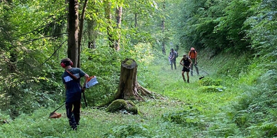Fleissig am Werk: Rund 70 Helferinnen und Helfer bringen die Ortsgemeinde Quarten am Bürgertag auf Vordermann.