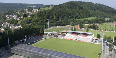 Das Fussballstadion Schützenwiese soll modernisiert werden. Der Winterthurer Stadtrat beantragt 31,5 Millionen Franken für den Umbau der Stirntribünen. (Archivbild)