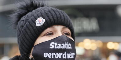 Am soziologischen Institut der Uni Basel wird derzeit die Protestbewegung gegen die Corona-Massnahmen durchleuchtet. Charakteristisch sind unter anderem ein profundes Misstrauen gegen die Regierung sowie eine gewisse Irrationalität trotz höherer B...