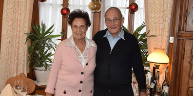 Armin und Trudi Büeler-Weber standen am Samstag nach 61 Jahren zum letzten Mal als Gastgeber in den gemütlichen Stuben ihres Gasthofs «zur Faktorei» in Bäch.