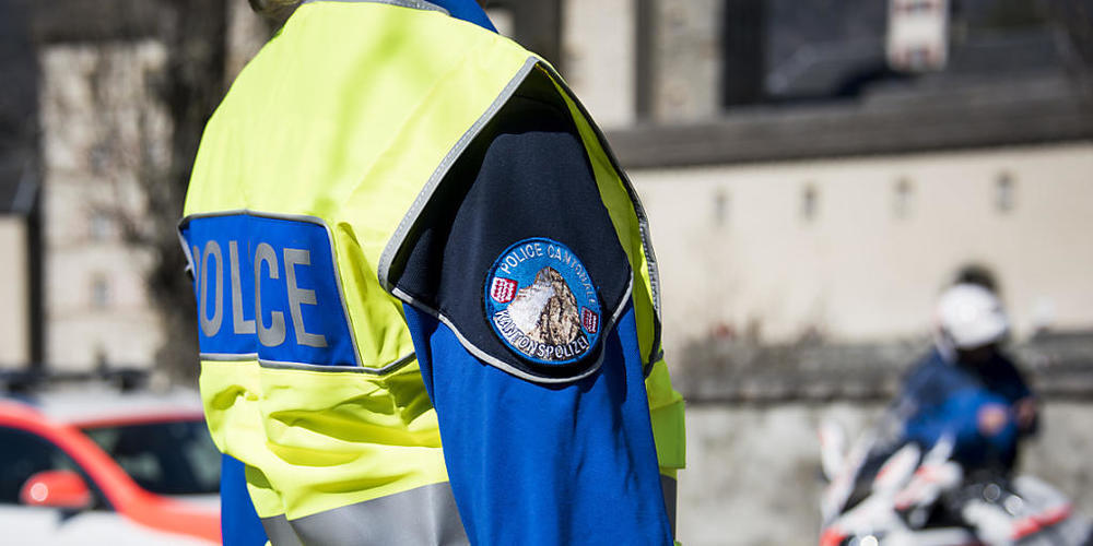 Die Kantonspolizei Wallis setzt über die Feiertage für die Kontrolle der Corona-Schutzmassnahmen mehr Beamte ein. (Symbolbild)