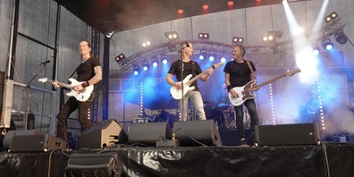 Start am Samstagabend mit BRYAN ADAMS  TRIBUTE BY RUN TO YOU