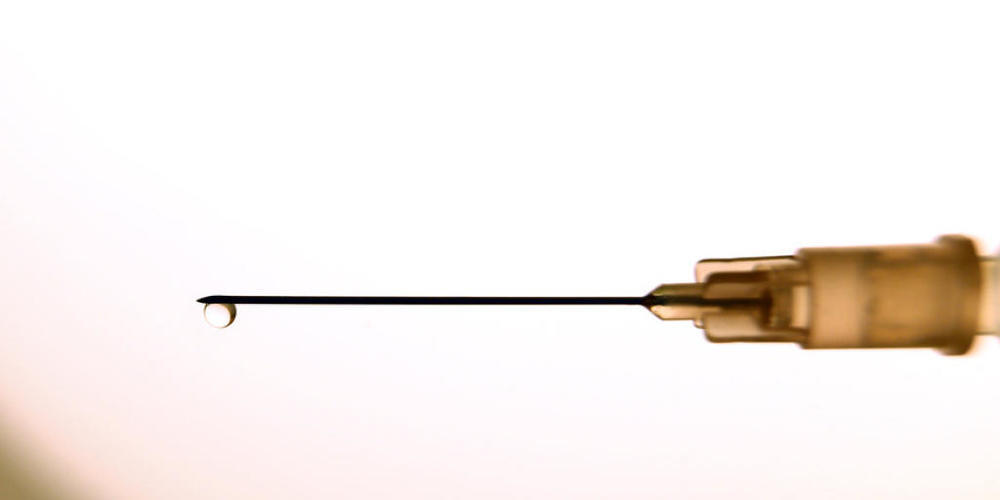 Nur 35 Prozent wollen sich gemäss einer Umfrage so schnell wie möglich gegen das Coronavirus impfen lassen. (Archivbild)