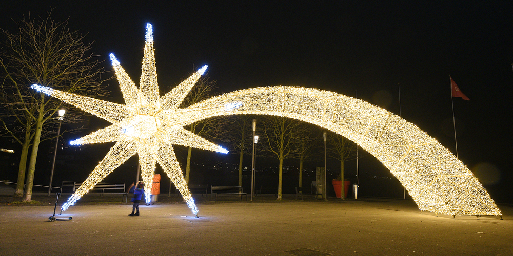 Auch der Stern von Bethlehem (hier auf dem Lachner Seeplatz) soll während einer Saturn/Jupiter Konjunktion erschienen sein. (Bild: Franz Feldmann)