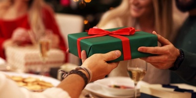 Das Wichteln ist ein beliebter Brauch des Schenkens, welcher oft auch den Geschenkeeinkauf vereinfacht.