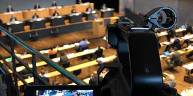 Wärend der Pandemie musste der Kantonsrat nicht nur vorübergehend umziehen, die Sitzungen wurden auch per Live-Stream übertragen, wie hier im Bild von 2021. 
