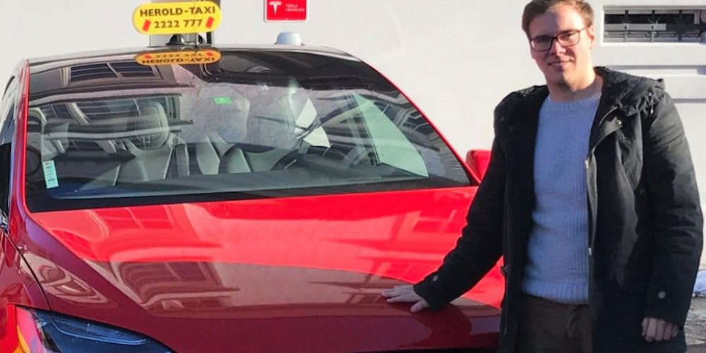 Samuel Holenstein, Geschäftsführer von  Herold Taxi, berichtet, dass seinem Unternehmen seit dem Lockdown 90 Prozent des Umsatzes weggebrochen seien.