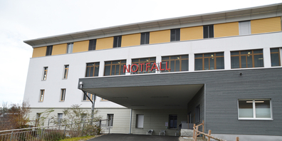 Zwei Ärzte des Spital Lachens hätten laut Staatsanwaltschaft auf der Notfallstation gepfuscht. Der Patient verstarb wenige Tage später. (Bild: Anouk Arbenz)