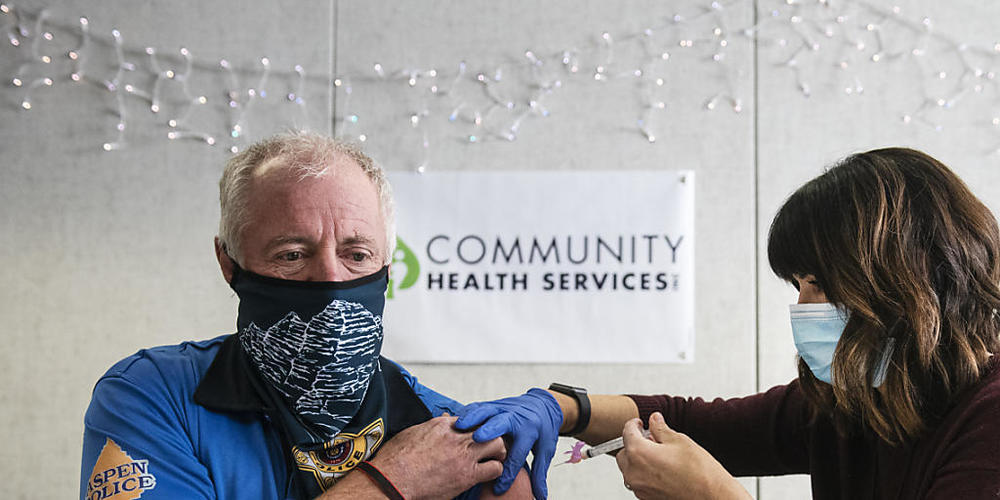 In den USA haben sich bereits mehr als eine Million Menschen gegen das Coronavirus impfen lassen.
