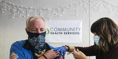 In den USA haben sich bereits mehr als eine Million Menschen gegen das Coronavirus impfen lassen.