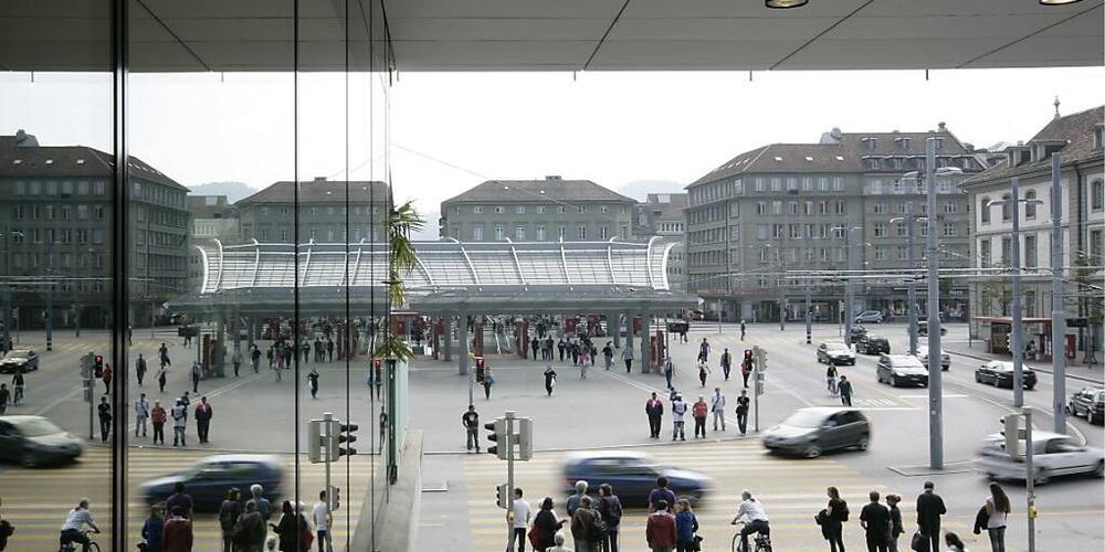 Beim Berner Bahnhofplatz soll eine "Countdown-Ampel" für Fussgänger installiert werden. (Archivbild)