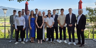 Haben jeden Grund zur Freude: Die diesjährigen Absolventen der BM2 auf Schloss Weinstein in Marbach