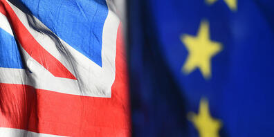Eine Flagge der Europäischen Union und eine Flagge von Großbritannien wehen vor dem Parlament in Westminster. Foto: Kirsty O'connor/PA Wire/dpa