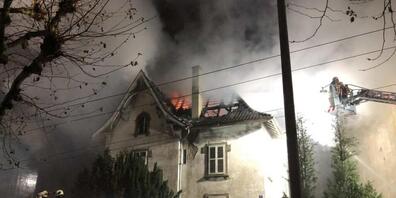 In einem leerstehenden Gebäude in der Stadt Freiburg ist es in der Nacht auf Freitag aus vorerst ungeklärten Gründen zu einem Brand gekommen.