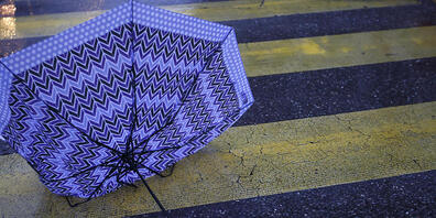Ein stürmischer Heiligabend hat zwar eine starke Abkühlung gebracht, aber vorerst im Flachland noch keinen Schnee. (Archivbild)