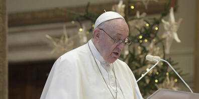 Papst Franziskus spendet in seiner Weihnachtsbotschaft den päpstlichen Segen «Urbi et orbi». Foto: Uncredited/Vatican Media/AP/dpa