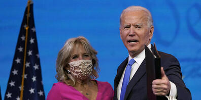 Joe Biden, künftiger US-Präsident, mit seiner Frau Jill Biden. Foto: Patrick Semansky/AP/dpa