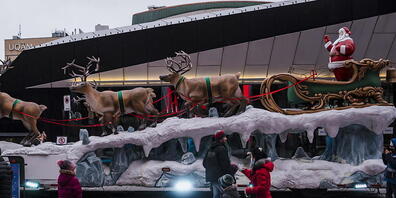 Montreal erlebt die wärmsten Weihnachten in seiner Geschichte. Die Rentiere und der Schlitten des Weihnachtsmannes sind nur auf künstlichem Schnee zu bewundern.
