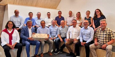Die Verwaltungsräte und Geschäftsleitungen der beiden Banken anlässlich der Unterzeichnung der Absichtserklärung.