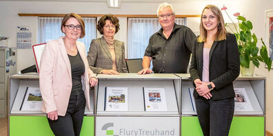Daniela Landolt-Lippuner, Marianne und Ueli Flury sowie  Melanie Kuratli-Bardill (v. I.) freuen sich über die Neuausrichtung  von Flury Treuhand. 