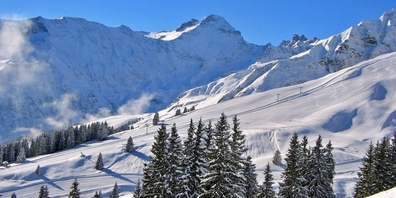 Ab morgen ist in Elm Skifahren und Schlitteln erlaubt - das Skigebiet hat wieder offen.