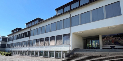 Die Schmerkner Primarschule mit zwei Standorten – darunter das Schulhaus Zentral (Bild) – erhält ab 1. August 2025 eine neue Leiterin.